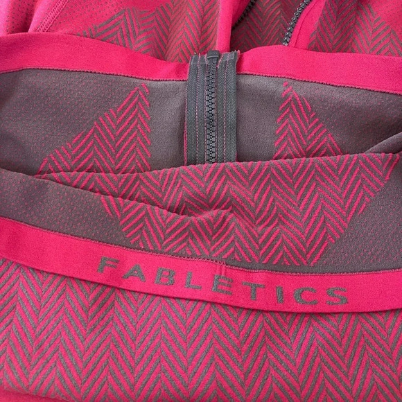 Women’s Fabletics Nora Cranberry Dark grey full zip compression style jacket S - Picture 5 of 6